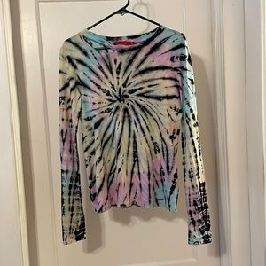 N: Philanthropy tie dye w/distressed collar. Size M.